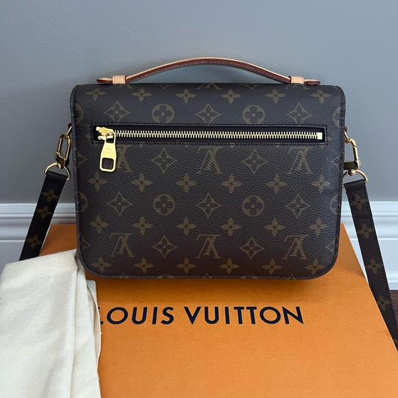 SOLD Authentic Louis Vuitton Pochette Métis - Picture 2 of 9